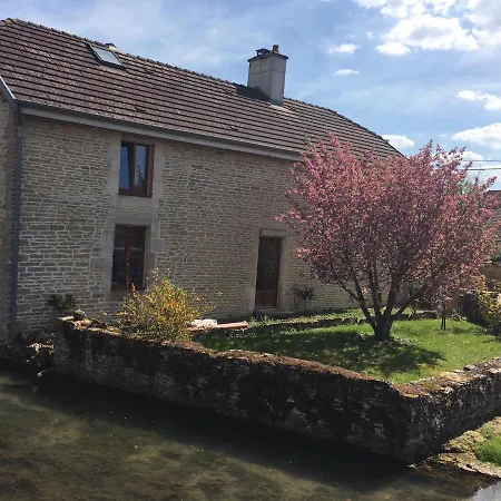 Au Bord De La Dhuy Bed & Breakfast 3*