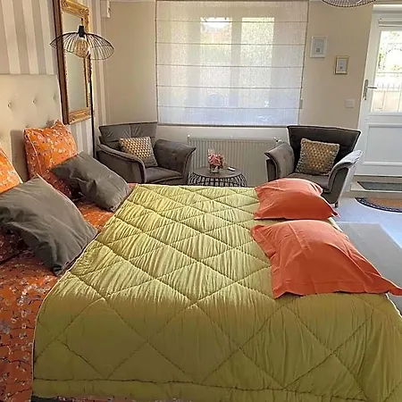 Au Bord De La Dhuy Bed & Breakfast